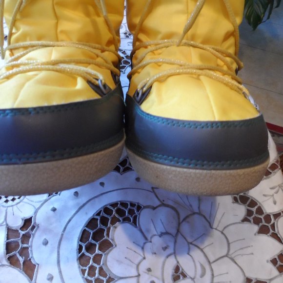 Marc Jacobs Yellow-Gray Logo Moon Boots Size L- 9.5M - Picture 4 of 16